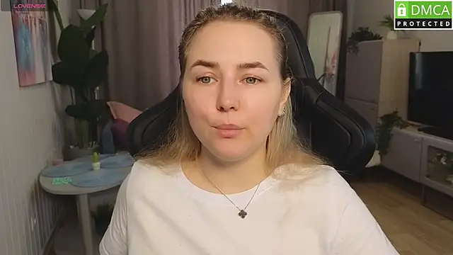 Snapshot of Mira_Mermayd chatting on April 2026 01:19:02 AM Mira Mermayd online show from April 2026 01:19:02 AM
