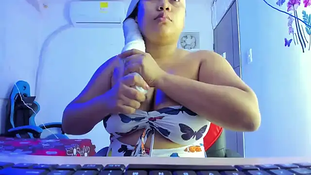 Snapshot of Lunastar02 chatting on February 2026 07:18:01 PM Lunastar02 online show from February 2026 07:18:01 PM