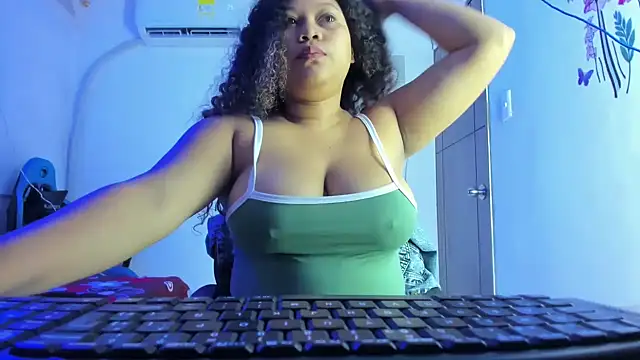 Snapshot of Lunastar02 chatting on February 2026 01:58:02 PM Lunastar02 online show from February 2026 01:58:02 PM