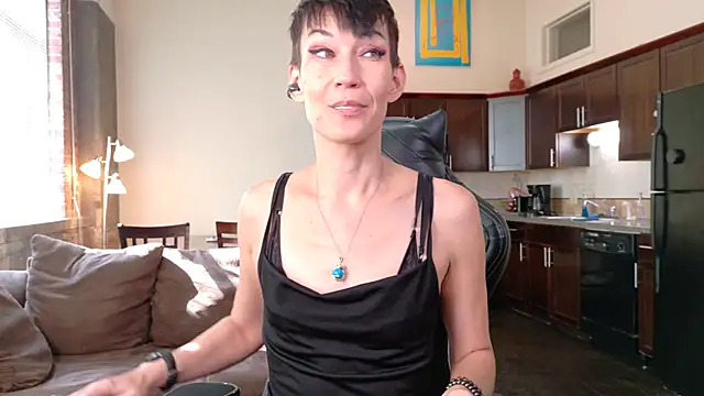 EveEnigma online show from October 2025 07:20:02 PM