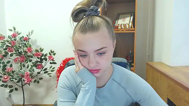 CrazyGloria online show from October 2025 06:16:02 AM