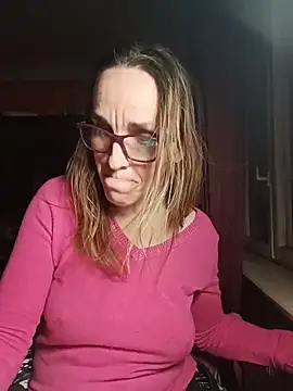 Dettybitch40 online show from December 2025 04:24:01 PM