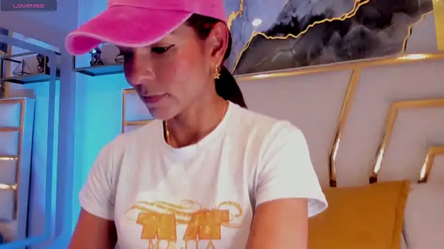 HannaPetit online show from April 2026 07:03:02 PM