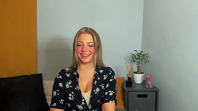 LilyBlondee online show from March 2025 04:32:02 PM