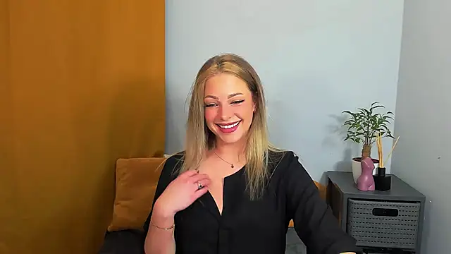 LilyBlondee online show from March 2025 08:37:02 PM