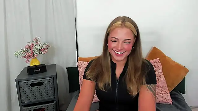 LilyBlondee online show from July 2026 05:23:01 AM