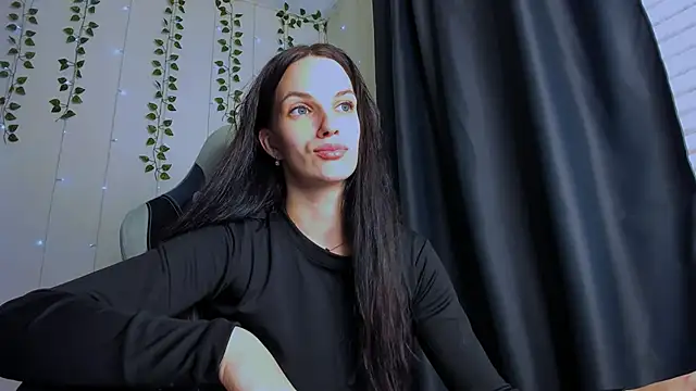 Snapshot of KarlaSim chatting on October 2025 01:45:02 PM KarlaSim online show from October 2025 01:45:02 PM