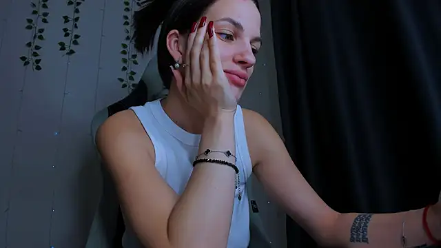 Snapshot of KarlaSim chatting on November 2025 08:49:01 AM KarlaSim online show from November 2025 08:49:01 AM