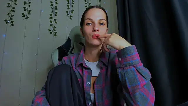 Snapshot of KarlaSim chatting on November 2025 08:55:01 PM KarlaSim online show from November 2025 08:55:01 PM