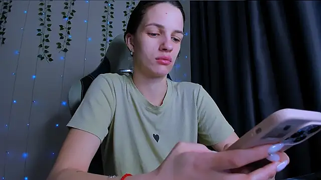 Snapshot of KarlaSim chatting on February 2026 12:10:01 AM KarlaSim online show from February 2026 12:10:01 AM