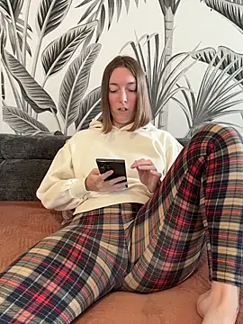Snapshot of Daisy_Michto_Officiel chatting on May 2026 12:11:02 PM Daisy Michto Officiel online show from May 2026 12:11:02 PM