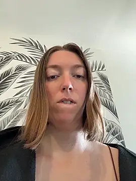 Snapshot of Daisy_Michto_Officiel chatting on June 2026 09:32:01 AM Daisy Michto Officiel online show from June 2026 09:32:01 AM