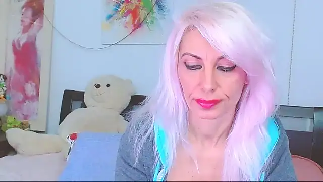 HoneyLara online show from November 2025 08:12:01 PM