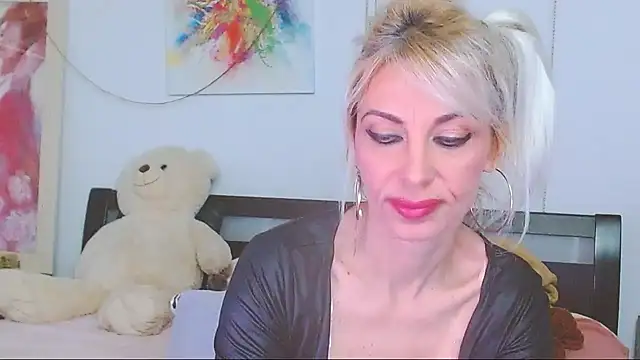 Snapshot of HoneyLara chatting on April 2026 10:21:02 PM HoneyLara online show from April 2026 10:21:02 PM