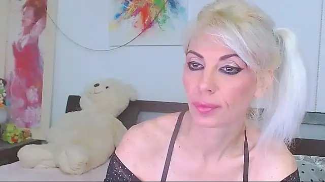 Snapshot of HoneyLara chatting on May 2026 07:52:02 PM HoneyLara online show from May 2026 07:52:02 PM