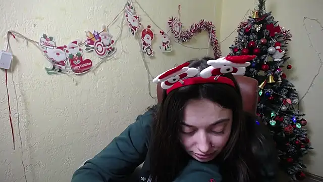 Snapshot of MilanaPrice chatting on December 2024 12:53:01 AM MilanaPrice online show from December 2024 12:53:01 AM