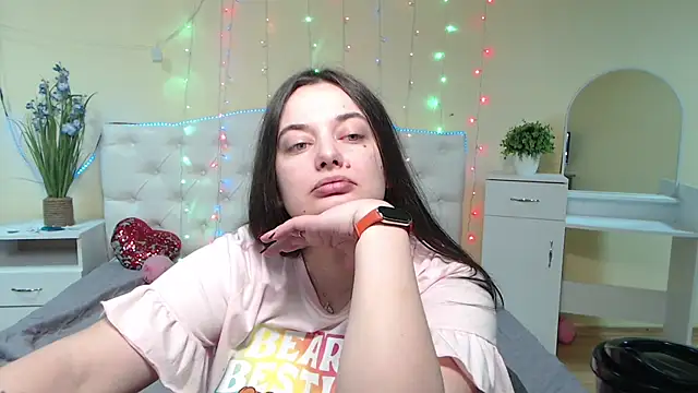 Snapshot of MilanaPrice chatting on January 2025 09:40:01 PM MilanaPrice online show from January 2025 09:40:01 PM