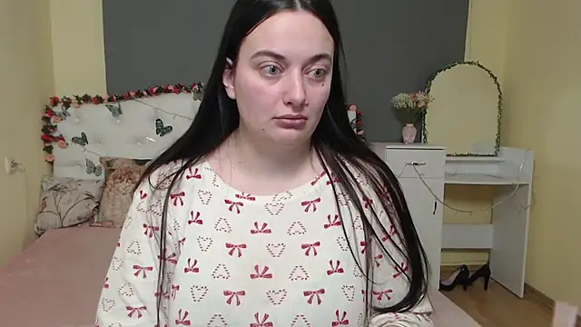 Snapshot of MilanaPrice chatting on February 2026 07:47:02 PM MilanaPrice online show from February 2026 07:47:02 PM