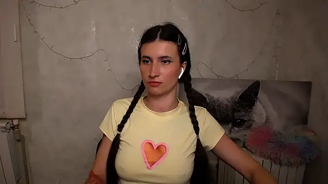 Snapshot of MaryEm976 chatting on May 2026 09:02:01 AM MaryEm976 online show from May 2026 09:02:01 AM