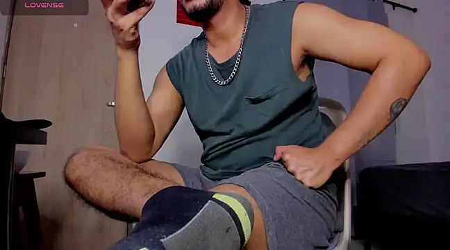 Snapshot of Cloudy_pigDude chatting on March 2025 09:23:01 AM Cloudy pigDude online show from March 2025 09:23:01 AM