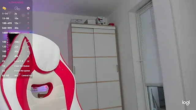 HotCarolineXO online show from November 2025 12:31:02 PM