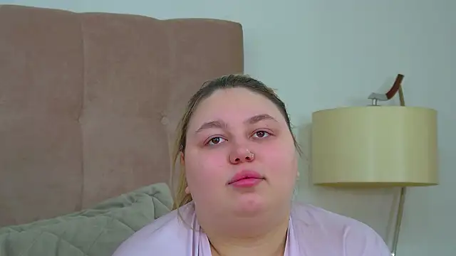 Snapshot of LillianKim chatting on February 2026 06:39:02 AM LillianKim online show from February 2026 06:39:02 AM