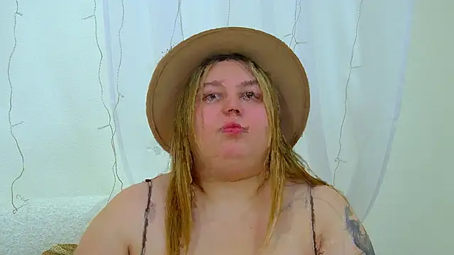 Snapshot of LillianKim chatting on February 2026 06:48:01 PM LillianKim online show from February 2026 06:48:01 PM