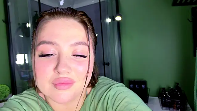 KylieLips online show from May 2026 06:16:02 PM