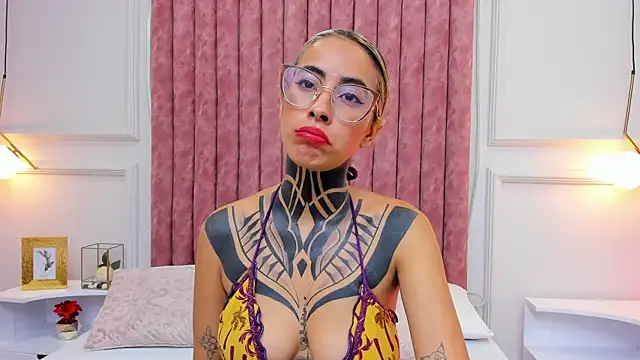 Snapshot of NicoleBlum chatting on December 2024 07:57:01 PM NicoleBlum online show from December 2024 07:57:01 PM