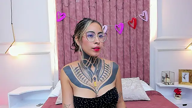 Snapshot of NicoleBlum chatting on February 2025 05:48:01 PM NicoleBlum online show from February 2025 05:48:01 PM