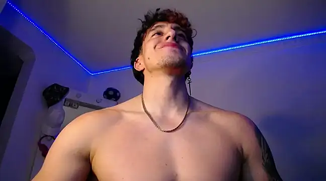 Snapshot of strongboy_ chatting on December 2024 10:45:02 AM strongboy online show from December 2024 10:45:02 AM