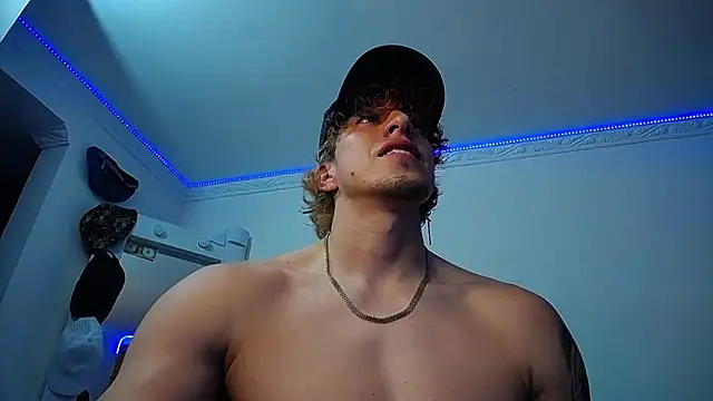 Snapshot of strongboy_ chatting on March 2025 05:05:02 AM strongboy online show from March 2025 05:05:02 AM