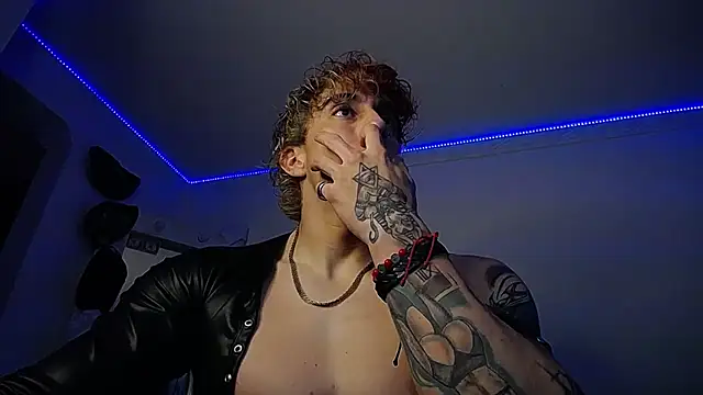 Snapshot of strongboy_ chatting on March 2025 10:20:01 PM strongboy online show from March 2025 10:20:01 PM