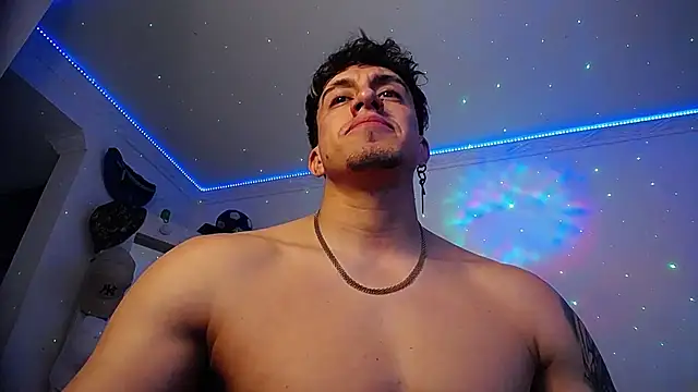 Snapshot of strongboy_ chatting on November 2025 07:03:01 PM strongboy online show from November 2025 07:03:01 PM