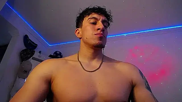 Snapshot of strongboy_ chatting on November 2025 07:04:02 PM strongboy online show from November 2025 07:04:02 PM