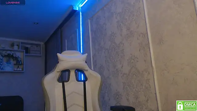 lunarose777 online show from December 2024 08:25:02 PM