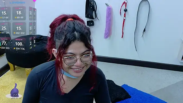 Catwhite  online show from February 2025 12:26:02 PM