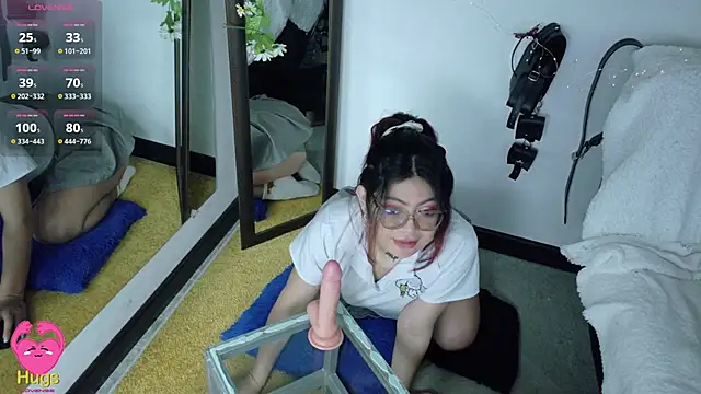 Catwhite  online show from September 2025 07:03:01 PM