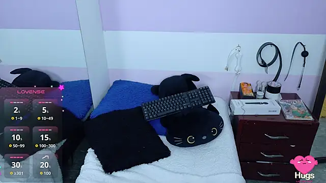 Catwhite  online show from October 2025 06:08:01 PM