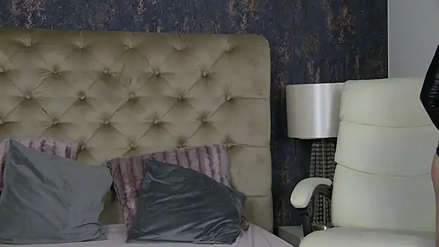 AriaRussell online show from April 2026 03:57:02 PM