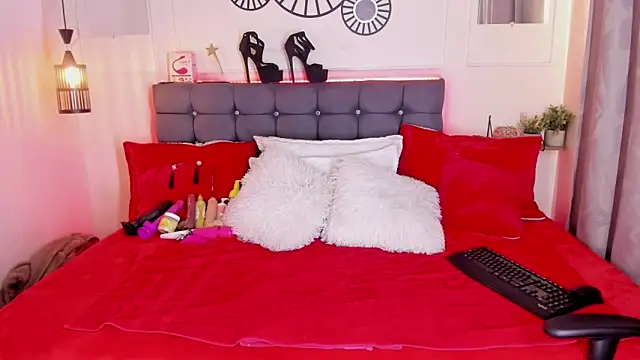 Ashley Beenson online show from February 2026 01:43:01 PM