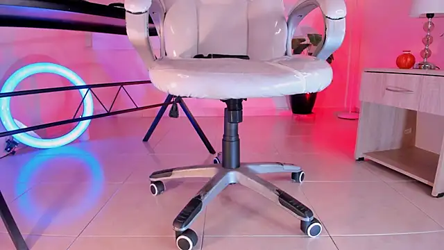 ArchieCollins online show from October 2025 09:03:01 PM