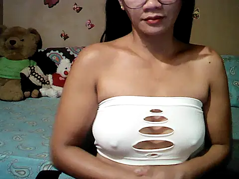 Snapshot of Mia_Rein chatting on April 2026 02:04:01 PM Mia Rein online show from April 2026 02:04:01 PM