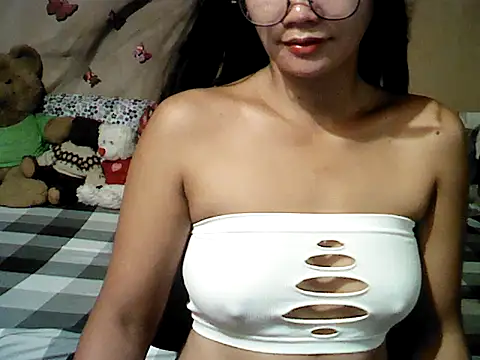 Snapshot of Mia_Rein chatting on May 2026 02:15:02 PM Mia Rein online show from May 2026 02:15:02 PM