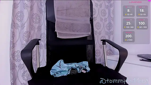 Snapshot of tommylongxx chatting on December 2024 11:25:01 PM tommylongxx online show from December 2024 11:25:01 PM