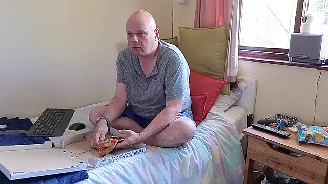 Snapshot of DaddyCumBumZA chatting on December 2024 11:22:02 AM DaddyCumBumZA online show from December 2024 11:22:02 AM