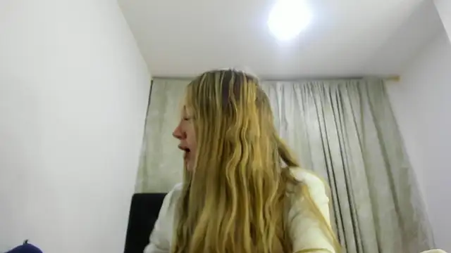 Snapshot of horny__molly_ chatting on February 2026 02:40:02 AM horny molly online show from February 2026 02:40:02 AM