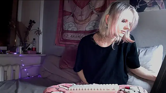 Alien Bella online show from March 2026 09:09:02 PM