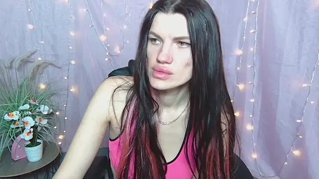 Snapshot of MilaLoona chatting on April 2026 06:03:01 AM MilaLoona online show from April 2026 06:03:01 AM