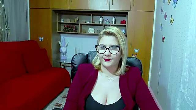 Snapshot of LucilleFenlys chatting on February 2025 09:05:02 PM LucilleFenlys online show from February 2025 09:05:02 PM